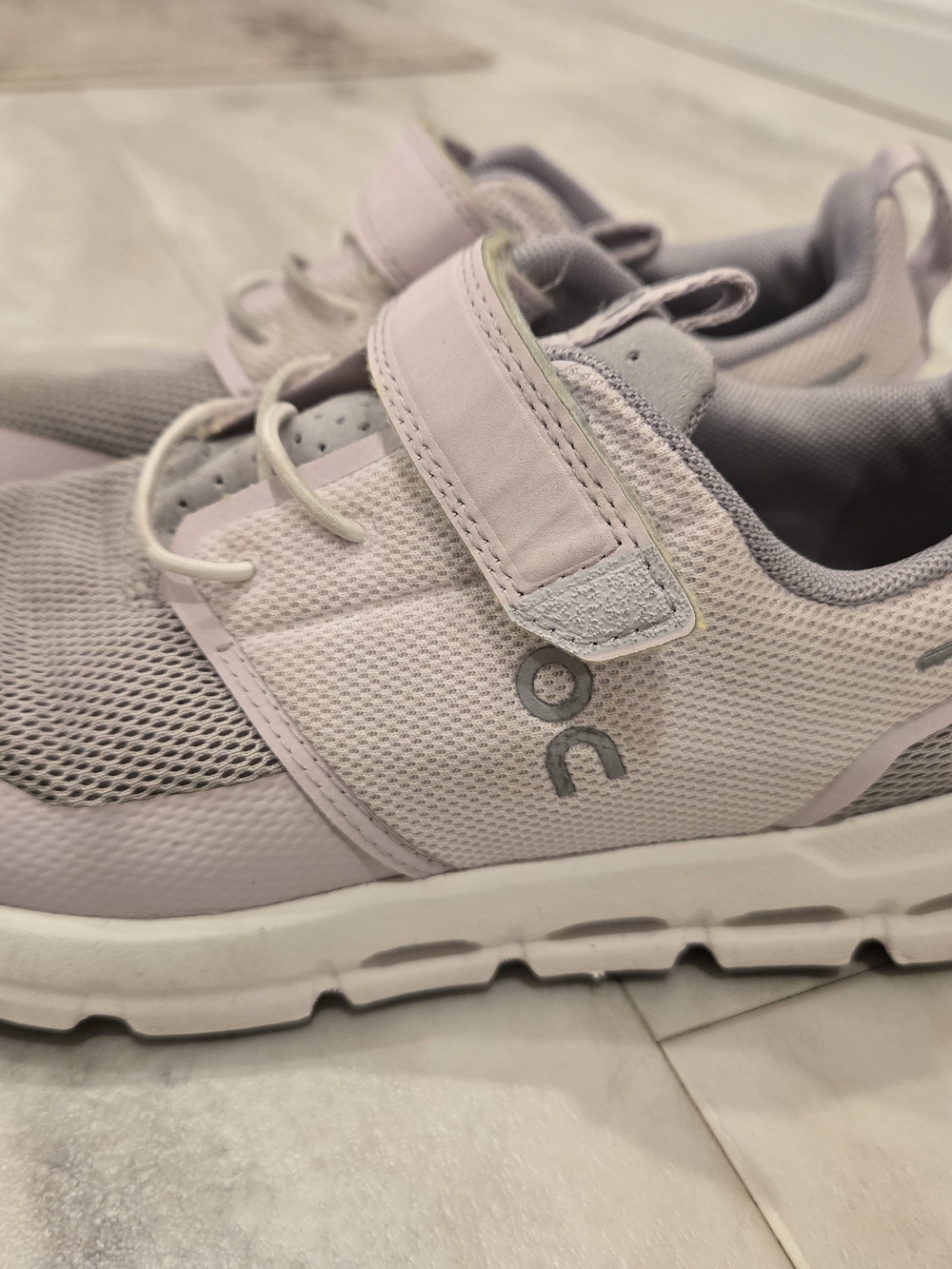 On Running Kids Velcro Mesh Sneaker - Pale Pink and Gray